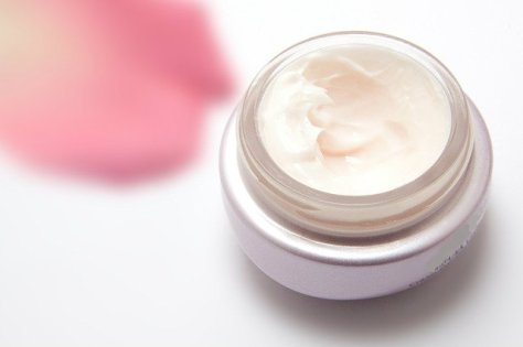 skin cream-194116_640