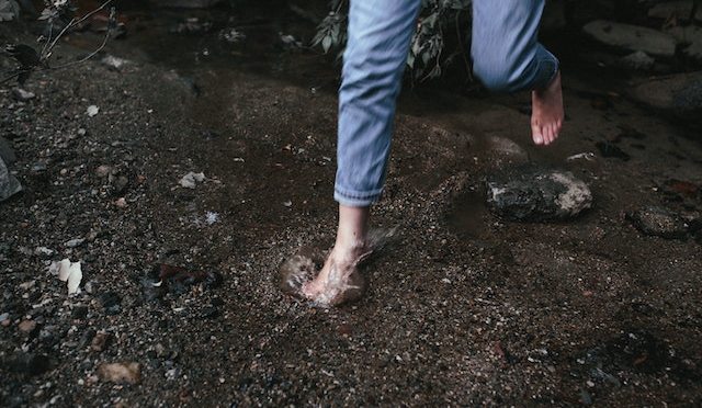 Grounding: Simple Biohack to Upgrade Your Wellness